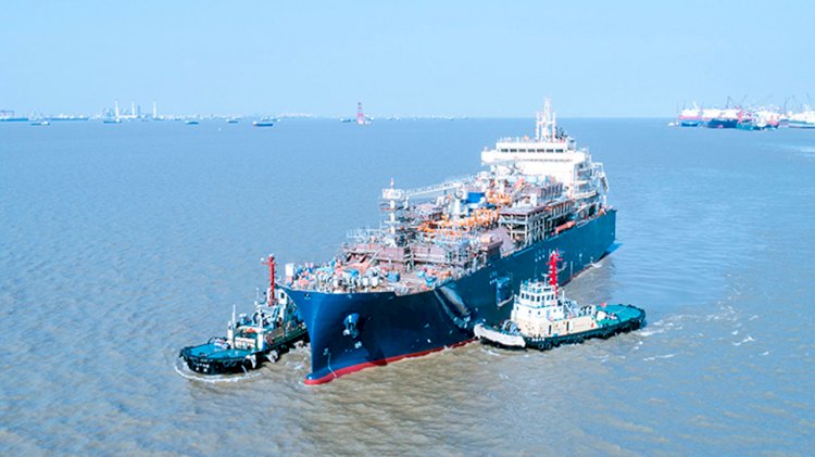 Total charters its first two LNG propelled tankers