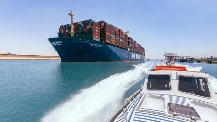 World’s largest container vessel passed through the Suez Canal