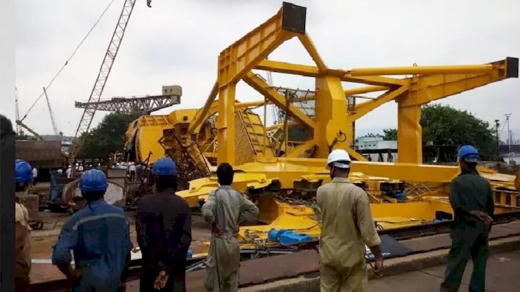 VIDEO: 11 workers crushed to death after crane collapses at Hindustan Shipyard