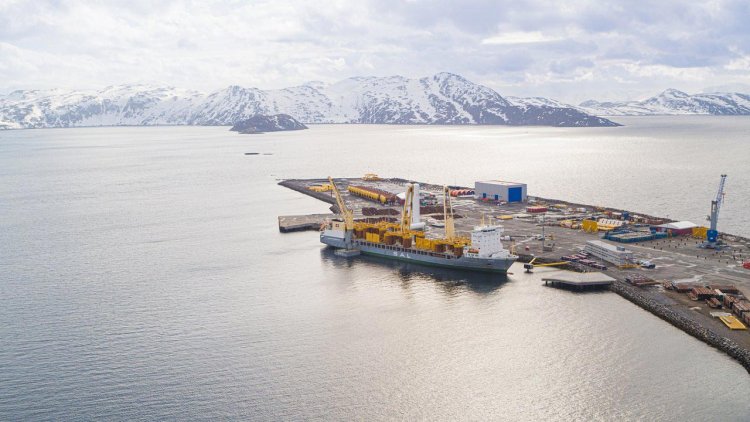 Equinor: Contracts for services at seven supply bases in Norway