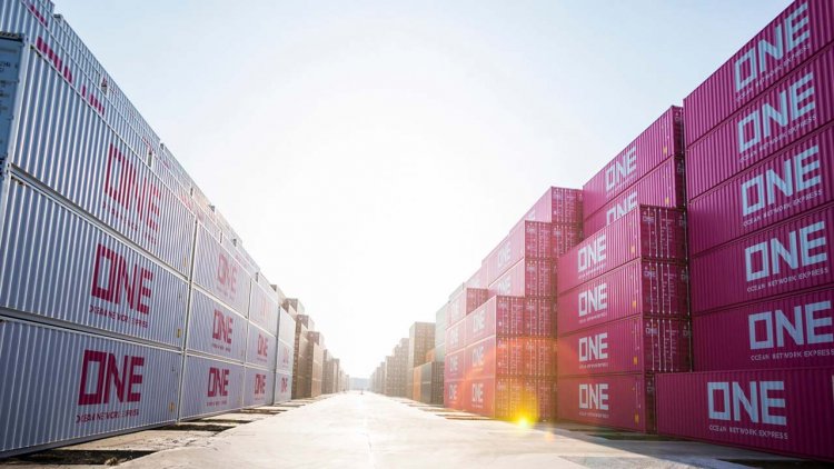 1,900 containers lost or damaged on ONE Boxship