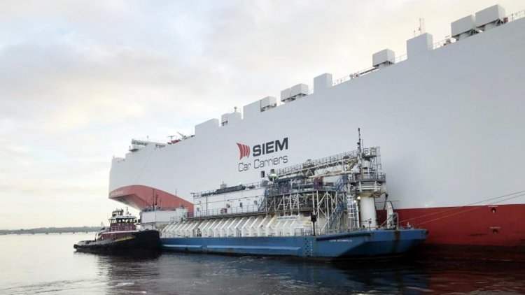 JAX LNG and TOTE Services conducted their first ship-to-ship LNG bunkering at JAXPORT