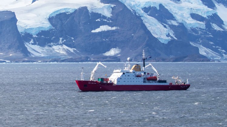 RRS James Clark Ross departs Antarctica for the final time