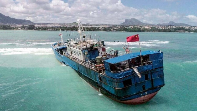 Ship runs aground off Mauritius with fuel aboard