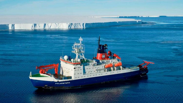 Polarstern expedition investigates massive calved iceberg