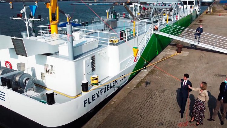 FlexFueler 002 makes LNG bunkering available throughout Port of Antwerp