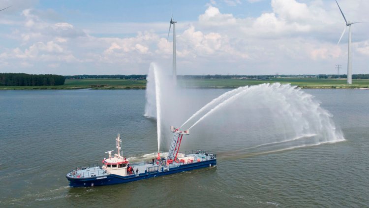 Damen delivers custom electric Fire-Fighting vessels to Flotte Hamburg
