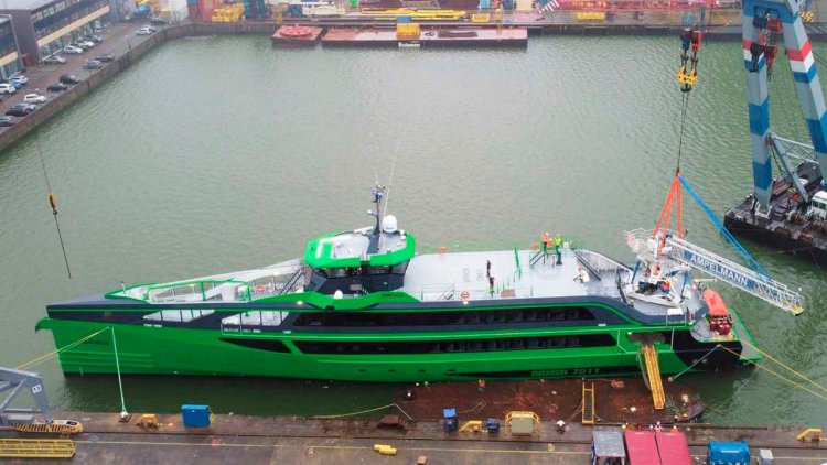 Ampelmann and Damen mobilise S-type system on the Aqua Helix