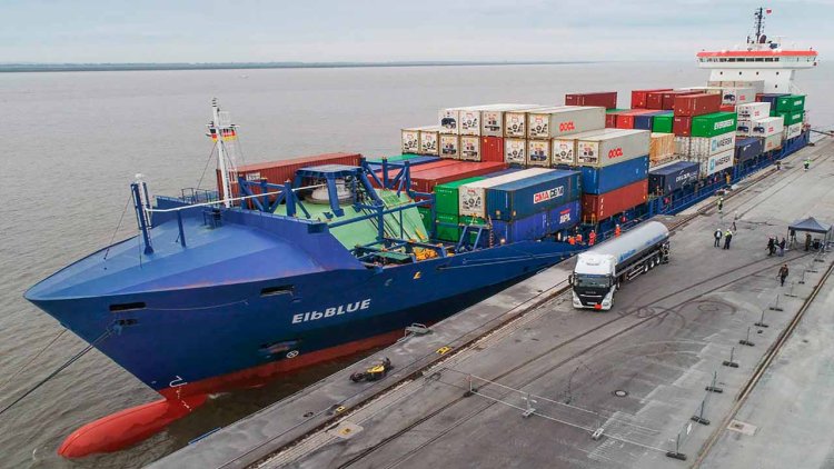 Container ship reduces emissions through synthetic fuel