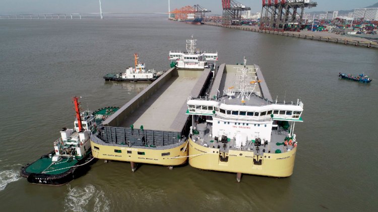 SCHOTTEL has supplied propelled barges and floating cranes for Hassyan PP