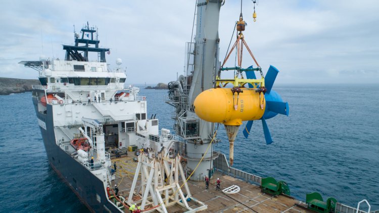 Tidal energy: Re-installation of D10 turbine near Ushant Island