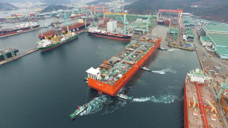Eni and the Area 4 partners launch the hull of Coral Sul FLNG