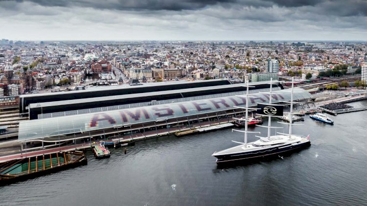 Port of Amsterdam uses floating battery as clean energy source